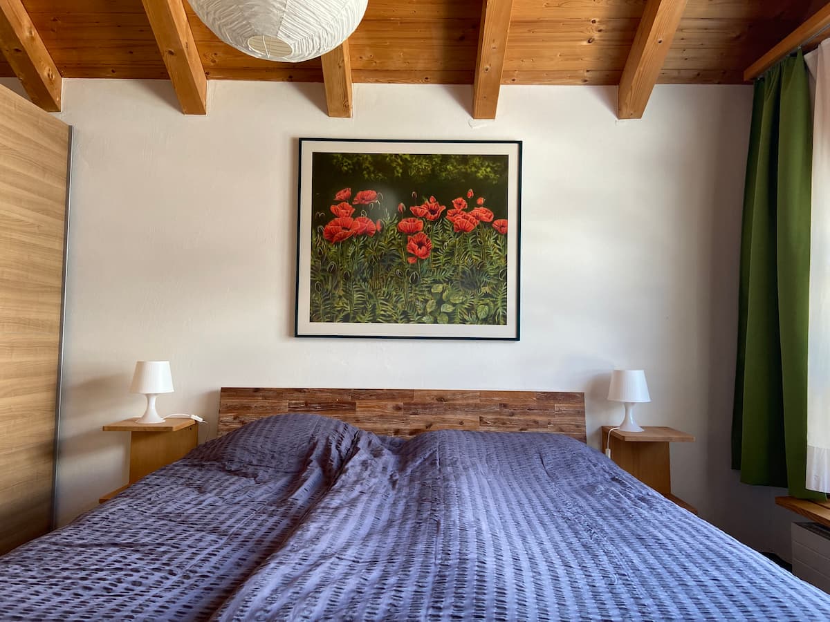 Dachgeschoss Schlafzimmer mit Holzbalken